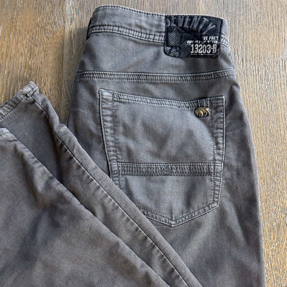 BUFFALO DAVID BITTON™️ Fred-X Easy Fit Men's Sz 34X32 Gray Stretch Jeans